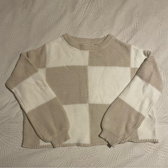 moon & madison Sweaters - Moon & Madison Beige and White Checkered Sweater